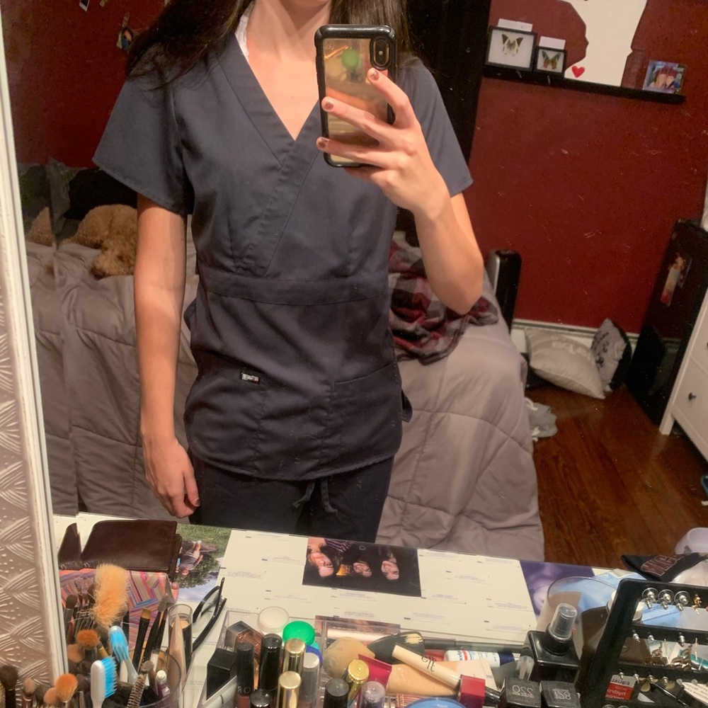 Greys anatomy grey scrubs